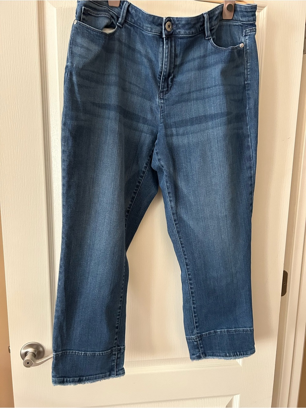 Women’s Crop Blue Stretch Denim Jeans